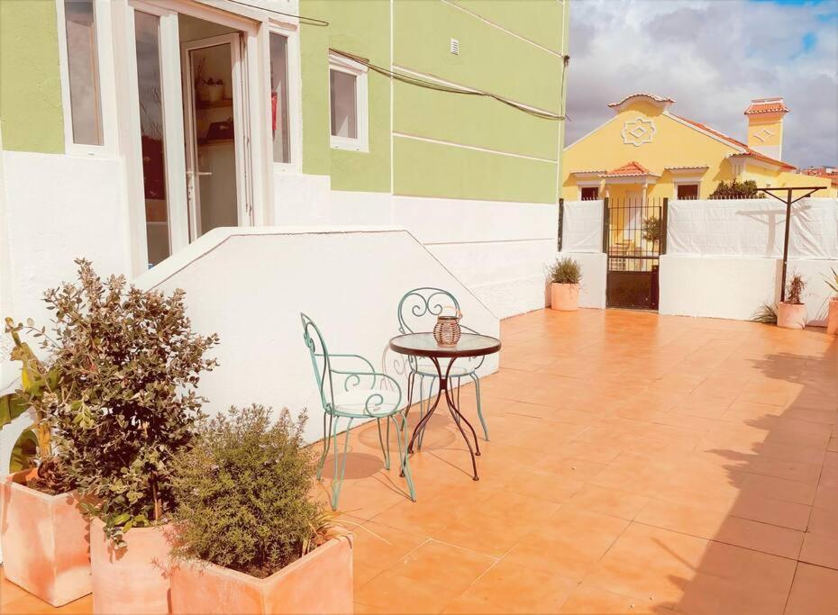 Cozy Apartment With Private Courtyard Barcarena Zewnętrze zdjęcie